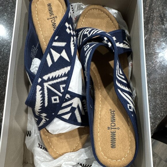 Minnetonka Womens 11 Sandals Lainey Blu White Aztec Criss Cross Cork Wedge Studs - Picture 11 of 11